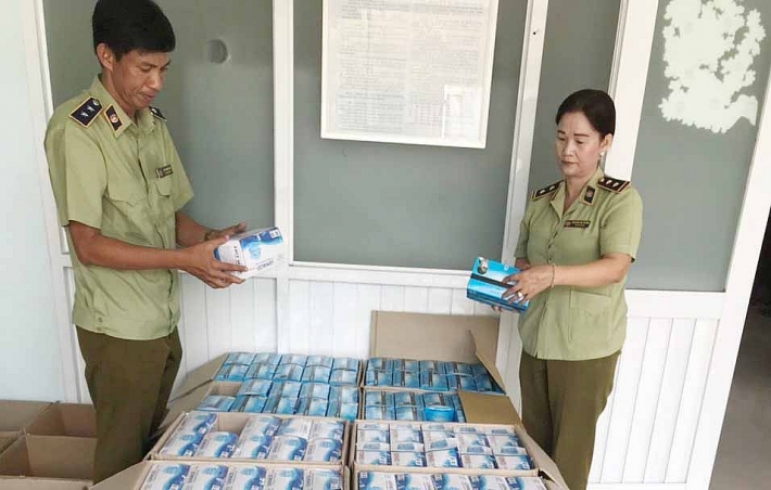 An Giang: Thu giữ hơn 30.000 khẩu trang y tế và 2.300 chai gel rửa tay nhập lậu